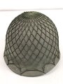 Bundeswehr, Stahlhelm alter Art in gutem Zustand. Das Tarnnetz ist meiner Meinung nach von der NVA.