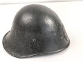 Niederlande 2 Weltkrieg, Stahlhelm Modell 1934. Ungereinigt, eine Niete samt Kinnriemenbefestigung fehlt.
