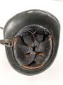 Niederlande 2 Weltkrieg, Stahlhelm Modell 1934. Ungereinigt, eine Niete samt Kinnriemenbefestigung fehlt.