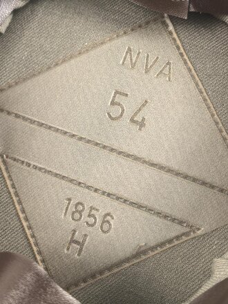 Nationale Volksarmee NVA der DDR, Schirmmütze für einen Offizier der Landstreitkräfte, Kopfgrösse 54, Hergestellt 1984