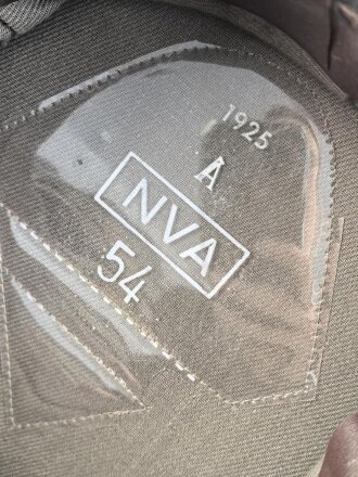 Nationale Volksarmee NVA der DDR, Schirmmütze für einen Offizier der Landstreitkräfte, Kopfgrösse 56, Hergestellt 1978