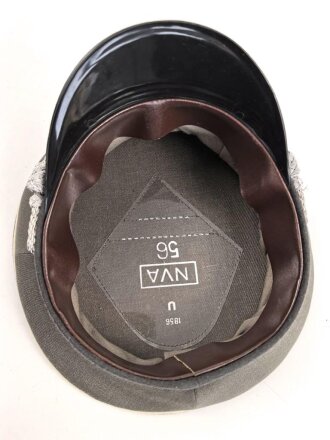 Nationale Volksarmee NVA der DDR, Schirmmütze für einen Offizier der Landstreitkräfte, Kopfgrösse 56, Hergestellt 1978