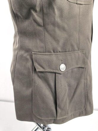 Nationale Volksarmee NVA der DDR, Jacke und Hose für einen Offizier der Landstreitkräfte, Hergestellt 1970, Getragen