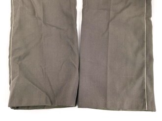 Nationale Volksarmee NVA der DDR, Jacke und Hose für einen Offizier der Landstreitkräfte, Hergestellt 1970, Getragen
