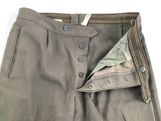 Nationale Volksarmee NVA der DDR, Jacke und Hose für einen Offizier der Landstreitkräfte, Hergestellt 1970, Getragen