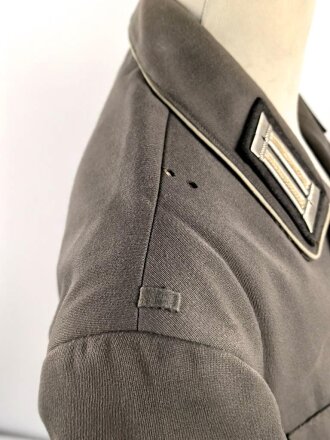 Nationale Volksarmee NVA der DDR, Jacke und Hose für einen Offizier der Landstreitkräfte, Hergestellt 1970, Getragen