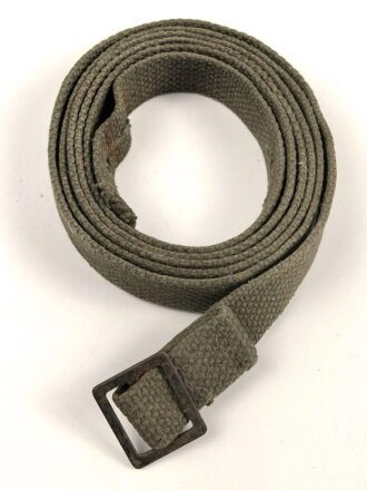 Bundeswehr, Trageriemen für die Gasmaskendose alter Art, die Niete fehlt