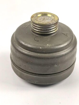 Bundeswehr, Gasmaskenfilter / Filtereinsatz FE 55 von AUER. Originallack, ungereinigt