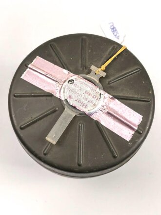 Bundeswehr, Gasmaskenfilter / Filtereinsatz FE 55 von AUER. Originallack, ungereinigt