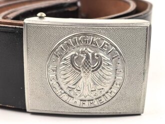 Bundeswehr Koppel mit Schloss. Wohl ungetragenes Stück, Gesamtlänge 102cm