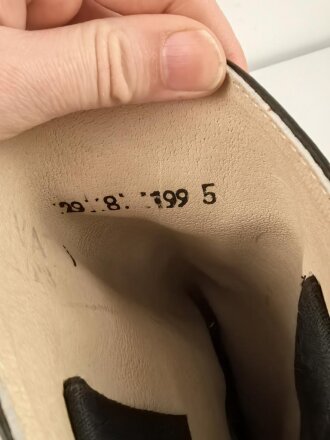 Nationale Volksarmee der DDR, paar Stiefel für Offiziere. Ungetragen,  Ungetragen, NVA Größe 29 = US 9,5 = EU 43,5. Einige Farbflecken ?