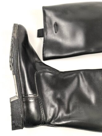 Nationale Volksarmee der DDR, paar Stiefel für Offiziere. Ungetragen,  Ungetragen, NVA Größe 29 = US 9,5 = EU 43,5. Einige Farbflecken ?