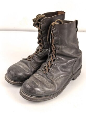 Bundeswehr, Paar Kampfstiefel Modell 1971. Sohlenlänge 32cm. Getragenes, ungereinigtes Paar, nicht geschwärzt
