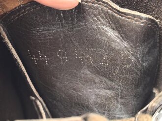 Bundeswehr, Paar Kampfstiefel Modell 1971. Sohlenlänge 32cm. Getragenes, ungereinigtes Paar, nicht geschwärzt