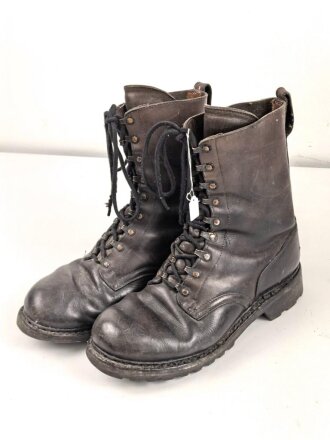 Bundeswehr, Paar Kampfstiefel Modell 1971. Sohlenlänge 31,5cm. Getragenes, ungereinigtes Paar, nicht geschwärzt