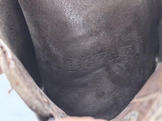 Bundeswehr, Paar Kampfstiefel Modell 1971. Sohlenlänge 31,5cm. Getragenes, ungereinigtes Paar, nicht geschwärzt