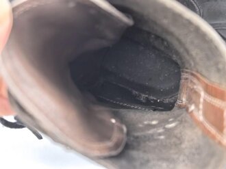 Bundeswehr, Paar Kampfstiefel Modell 1971. Sohlenlänge 31,5cm. Getragenes, ungereinigtes Paar, nicht geschwärzt