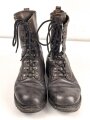 Bundeswehr, Paar Kampfstiefel Modell 1971. Sohlenlänge 31,5cm. Getragenes, ungereinigtes Paar, nicht geschwärzt