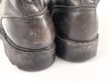 Bundeswehr, Paar Kampfstiefel Modell 1971. Sohlenlänge 31,5cm. Getragenes, ungereinigtes Paar, nicht geschwärzt