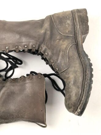 Bundeswehr, Paar Kampfstiefel Modell 1971. Sohlenlänge 32cm. Getragenes, ungereinigtes Paar, nicht geschwärzt