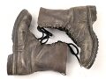 Bundeswehr, Paar Kampfstiefel Modell 1971. Sohlenlänge 32cm. Getragenes, ungereinigtes Paar, nicht geschwärzt