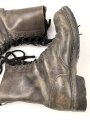 Bundeswehr, Paar Kampfstiefel Modell 1971. Sohlenlänge 32cm. Getragenes, ungereinigtes Paar, nicht geschwärzt