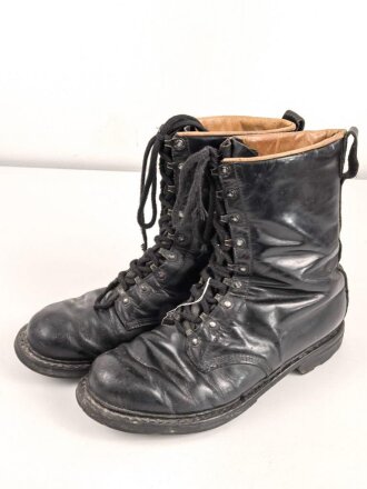 Bundeswehr, Paar Stiefel für Fallschirmjäger alter Art . Dreiteilige Sohle, Gesamtlänge 31,5cm,  getragenes Paar, ungereinigt