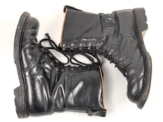 Bundeswehr, Paar Stiefel für Fallschirmjäger alter Art . Dreiteilige Sohle, Gesamtlänge 31,5cm,  getragenes Paar, ungereinigt