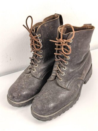Schweden, Paar Armeestiefel datiert 1941. Ungereinigt,...