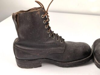 Schweden, Paar Armeestiefel datiert 1941. Ungereinigt, Sohlenlänge 30cm