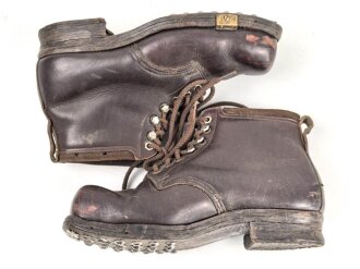 Paar Skischuhe aus Hitlerjugend Nachlass. Sicherlich privat beschafft, getragenes Paar, Sohlenlänge 27cm