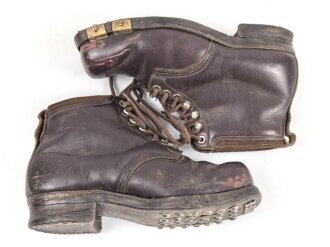 Paar Skischuhe aus Hitlerjugend Nachlass. Sicherlich privat beschafft, getragenes Paar, Sohlenlänge 27cm