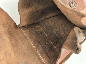 Paar Satteltaschen, Gebraucht, Leder weich, Alter und Herkunft unbekannt. Taschenmaß etwa 11 x 40cm