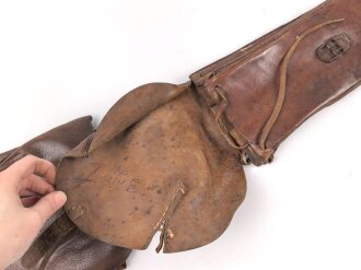 Paar Satteltaschen, Gebraucht, Leder weich, Alter und Herkunft unbekannt. Taschenmaß etwa 11 x 40cm