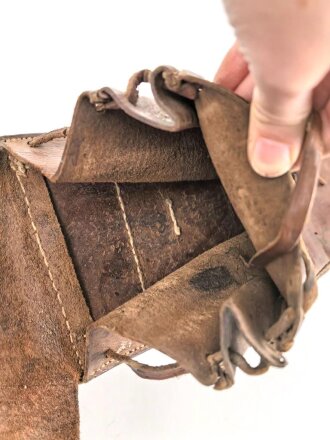 Paar Satteltaschen, Gebraucht, Leder weich, Alter und Herkunft unbekannt. Taschenmaß etwa 11 x 40cm