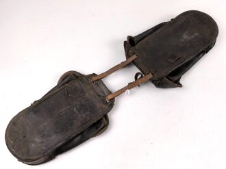 1. Weltkrieg,  Paar Satteltaschen, defekt, datiert 1916, die Verbindungsriemen nicht zugehörig