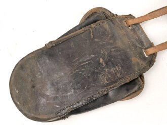 1. Weltkrieg,  Paar Satteltaschen, defekt, datiert 1916, die Verbindungsriemen nicht zugehörig
