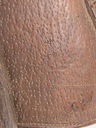 Paar Satteltaschen, Gebraucht, Leder weich, Alter und Herkunft unbekannt. Taschenmaß etwa 11 x 40cm