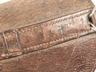 Paar Satteltaschen, Gebraucht, Leder weich, Alter und Herkunft unbekannt. Taschenmaß etwa 11 x 40cm