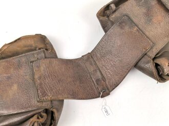 Paar Satteltaschen, Gebraucht, Leder weich, Alter und Herkunft unbekannt. Taschenmaß etwa 11 x 40cm