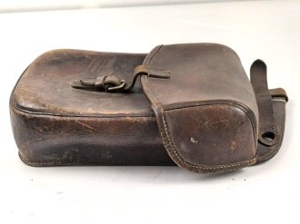 Kaiserreich und 1. Weltkrieg,  Satteltasche für Offiziere, Leder angetrocknet, ungereinigtes Stück