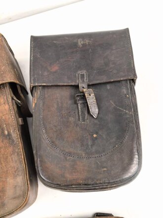 Konvolut 5 Satteltaschen, Gebraucht, jeweils unvollständig, Alter und Herkunft unbekannt.
