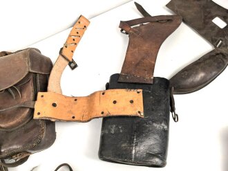 Gewaltiges Konvolut Ersatzteile und verbastelte Taschen. Alles mehr oder weniger defekt.