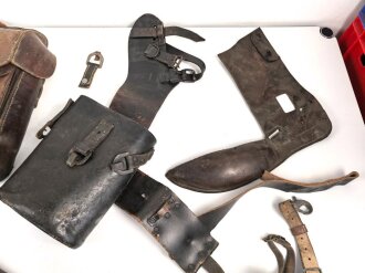 Gewaltiges Konvolut Ersatzteile und verbastelte Taschen. Alles mehr oder weniger defekt.