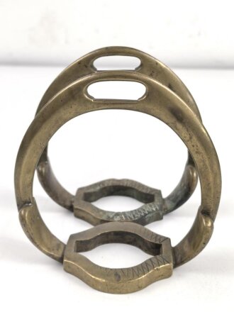 Paar Steigbügel aus schwerem Messing, Alter und Herkunft unbekannt.