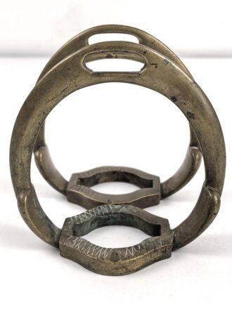 Paar Steigbügel aus schwerem Messing, Alter und Herkunft unbekannt.