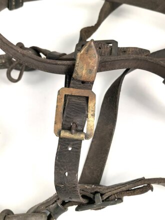 Dienstzaumzeug mit Kandare ,ich glaube eine tschechische Abnahme von 1934 zu erkennen . Guter Gesamtzustand, Leder weich