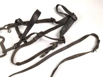 Dienstzaumzeug mit Kandare ,ich glaube eine tschechische Abnahme von 1934 zu erkennen . Guter Gesamtzustand, Leder weich