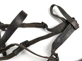Dienstzaumzeug mit Kandare ,ich glaube eine tschechische Abnahme von 1934 zu erkennen . Guter Gesamtzustand, Leder weich
