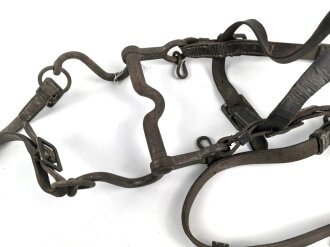Dienstzaumzeug mit Kandare ,ich glaube eine tschechische Abnahme von 1934 zu erkennen . Guter Gesamtzustand, Leder weich